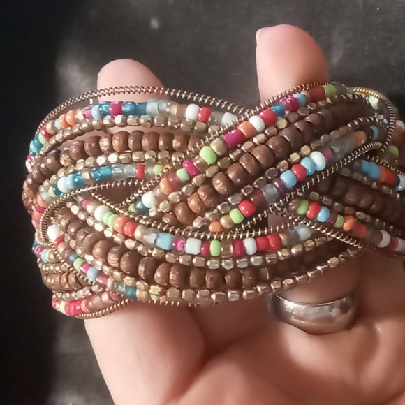 Multi color memory wire wrap bracelet braided with wooden beads gold tones - Picture 5 of 5